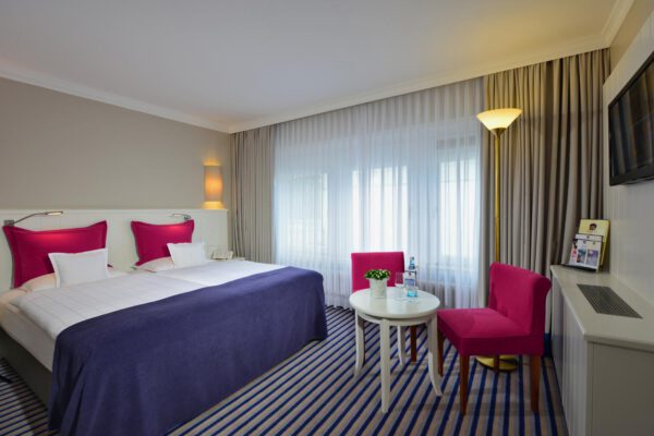 Hotelfoto Best Western Premier Parkhotel Kronsberg © Foto Dirk Holst DH STUDIO KÖLN, H a u p t s t r.  2 3 9,  5 1 1 4 3  K ö l n, V e r ö f f e n t l i c h u n g  n u r  m i t  H o n o r a r   n a c h   M F  M o d e r B V P A,  m i t  N a m e n s n e n n u n g   u n d  B e  l e g e x em p l a r,  B a n k v e r b i n d u n g,  K r e i s s p a r k a s s e  K o e l n,  B L Z  3 7 0  5 0 2  9 9,  K o n t o  9 6 1 4 0